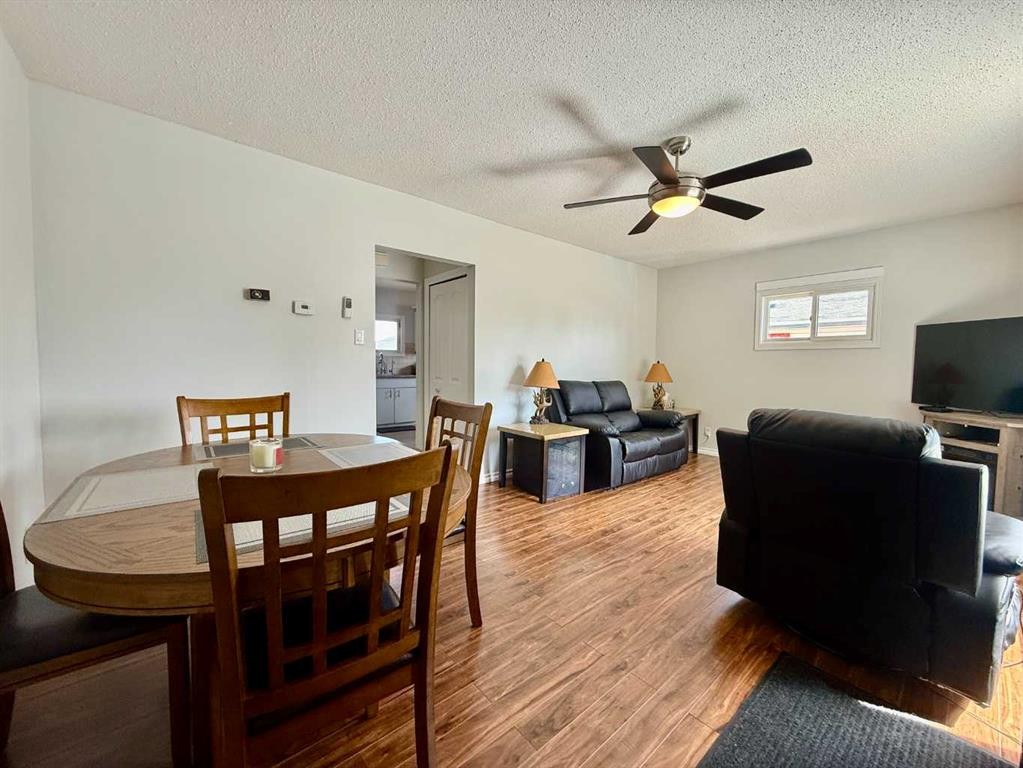 818 9 Avenue, Wainwright, AB - Indoor Photo Showing Dining Room