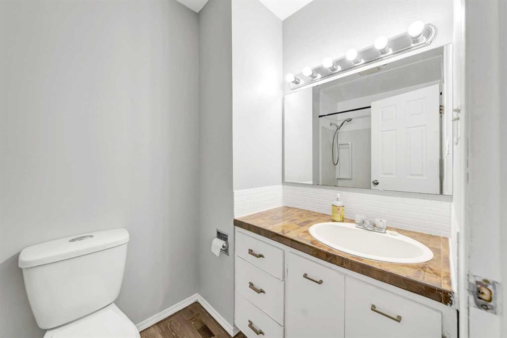 3510 57 Avenue, Lloydminster, AB - Indoor Photo Showing Bathroom