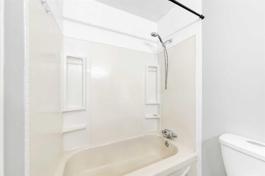 3510 57 Avenue, Lloydminster, AB - Indoor Photo Showing Bathroom