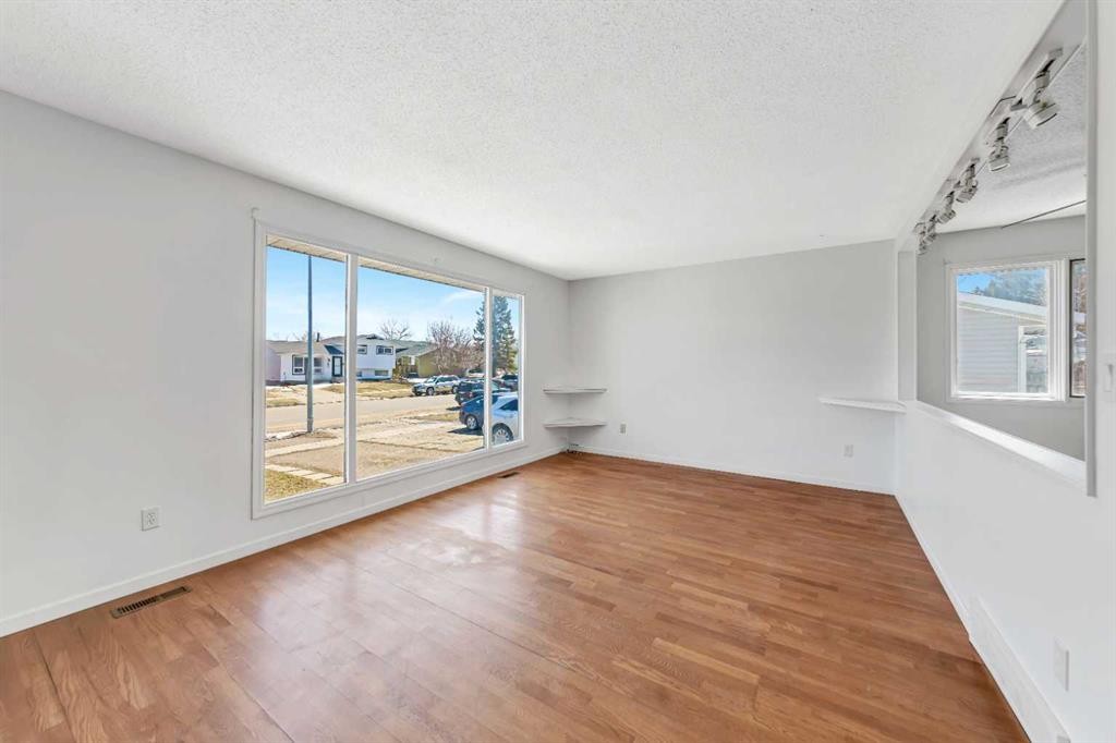 3510 57 Avenue, Lloydminster, AB - Indoor Photo Showing Other Room