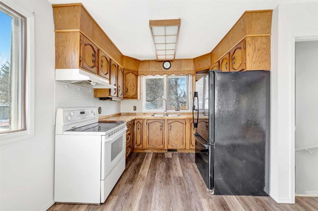 3510 57 Avenue, Lloydminster, AB - Indoor Photo Showing Kitchen