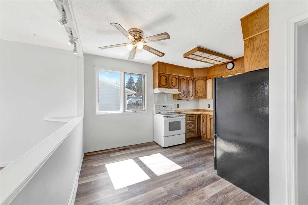 3510 57 Avenue, Lloydminster, AB - Indoor Photo Showing Kitchen