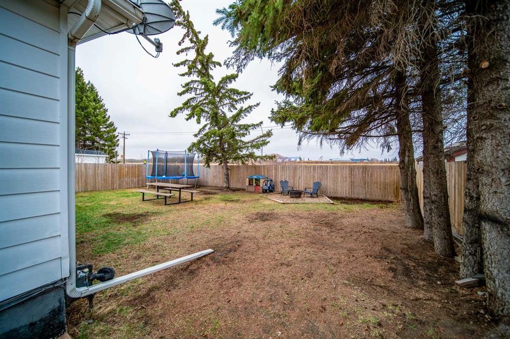 509 2 Avenue Crescent, Wainwright, AB - Outdoor