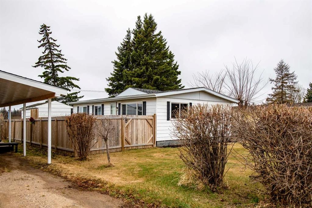 509 2 Avenue Crescent, Wainwright, AB - Outdoor