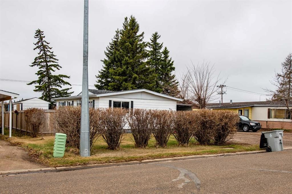 509 2 Avenue Crescent, Wainwright, AB - Outdoor
