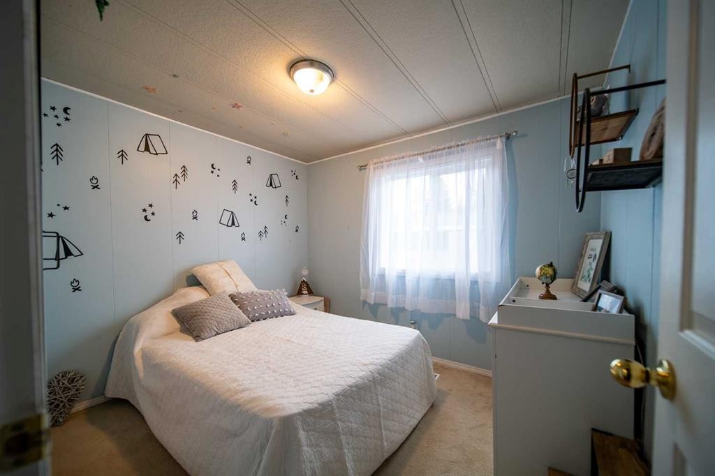 509 2 Avenue Crescent, Wainwright, AB - Indoor Photo Showing Bedroom