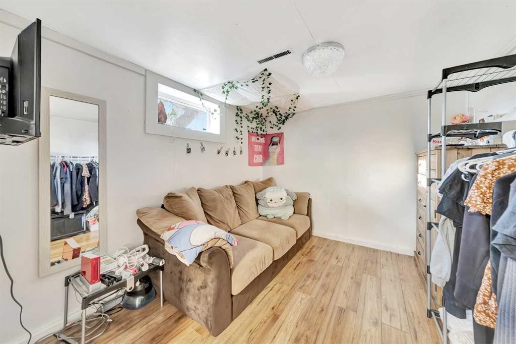 117 2 Street West, Lashburn, SK - Indoor