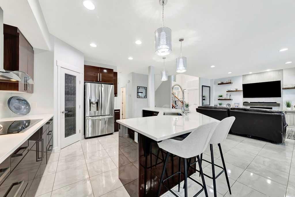 1703 56 Avenue, Lloydminster, AB - Indoor Photo Showing Kitchen With Upgraded Kitchen
