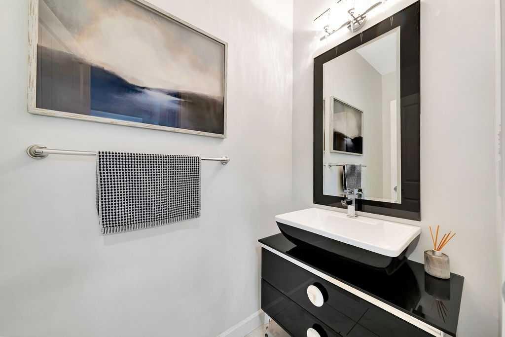 1703 56 Avenue, Lloydminster, AB - Indoor Photo Showing Bathroom