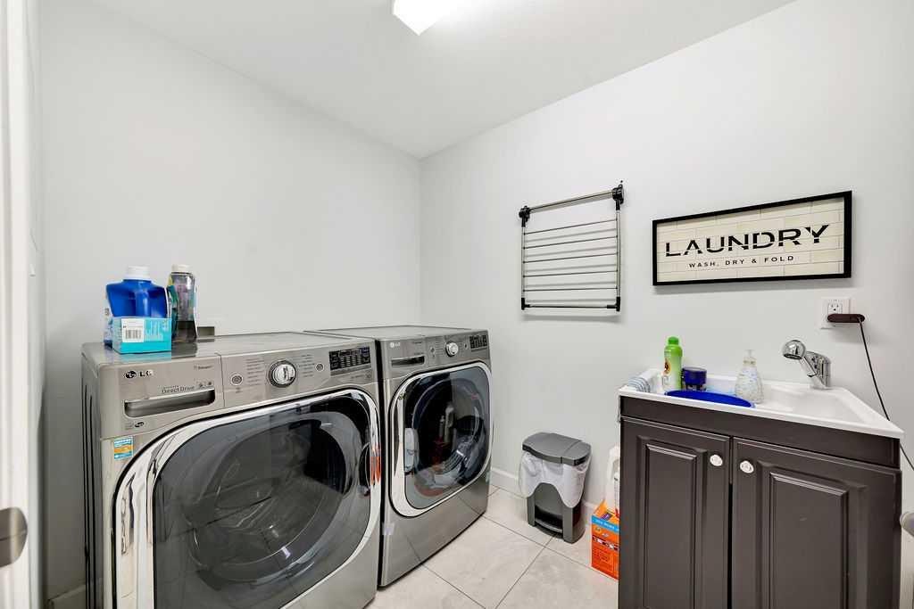 1703 56 Avenue, Lloydminster, AB - Indoor Photo Showing Laundry Room