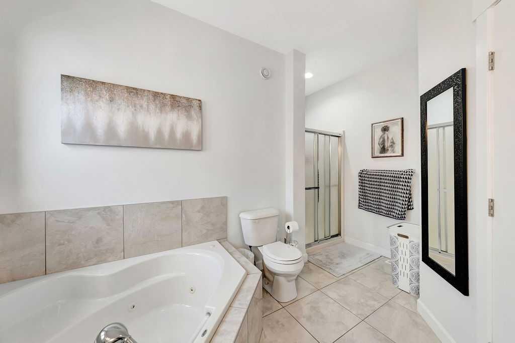 1703 56 Avenue, Lloydminster, AB - Indoor Photo Showing Bathroom
