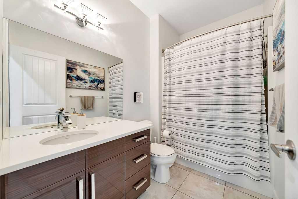 1703 56 Avenue, Lloydminster, AB - Indoor Photo Showing Bathroom