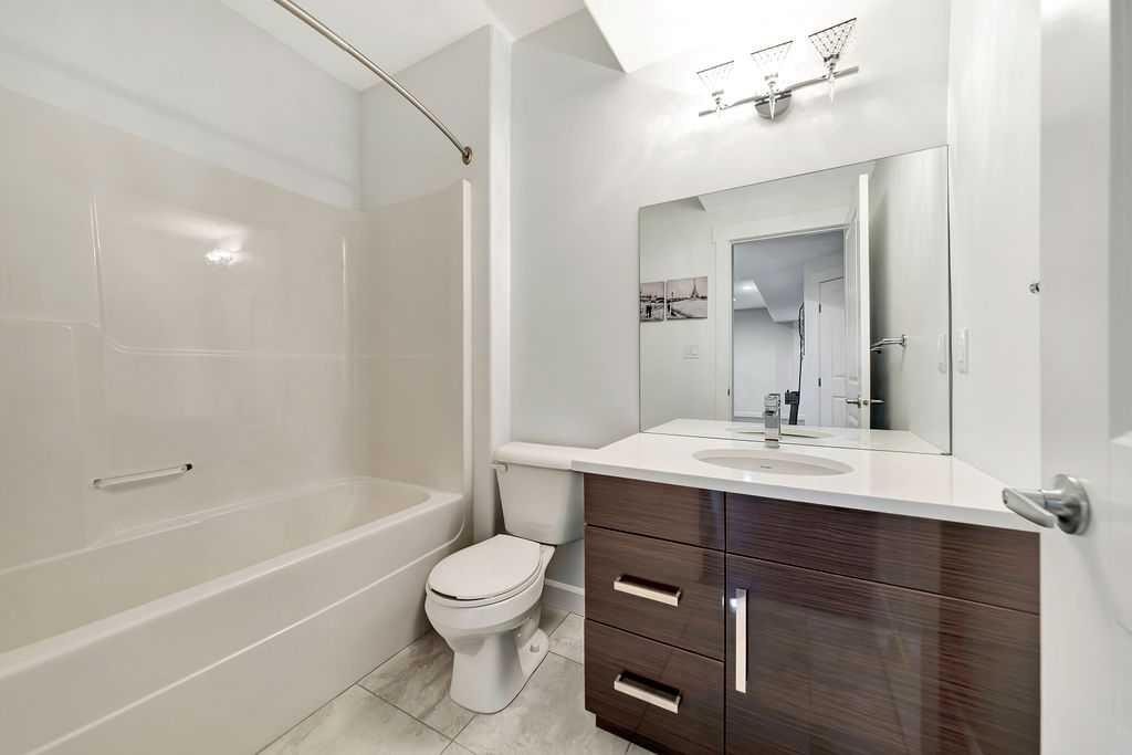 1703 56 Avenue, Lloydminster, AB - Indoor Photo Showing Bathroom