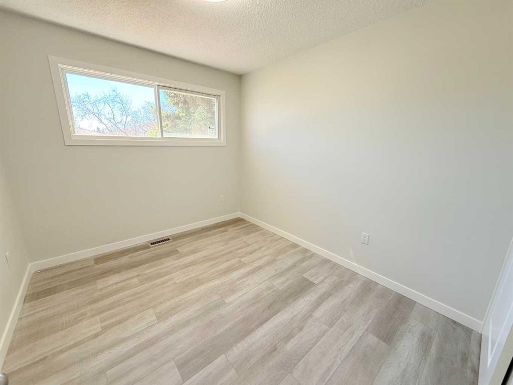318 5 Avenue, Wainwright, AB - Indoor Photo Showing Other Room