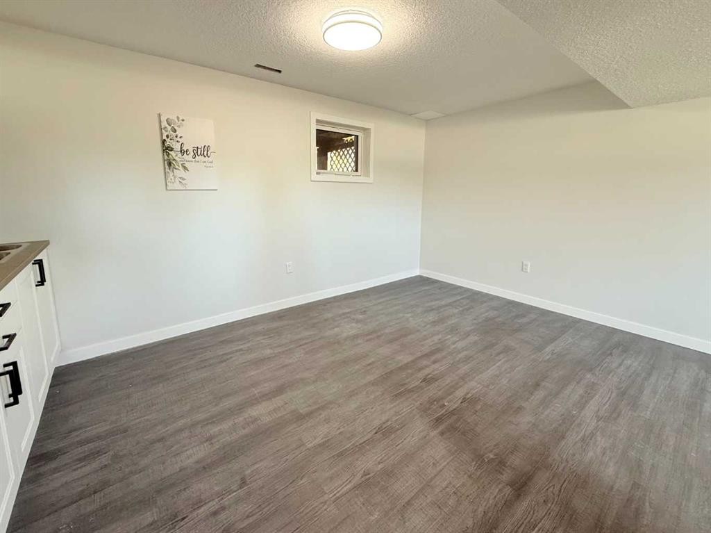 318 5 Avenue, Wainwright, AB - Indoor Photo Showing Other Room
