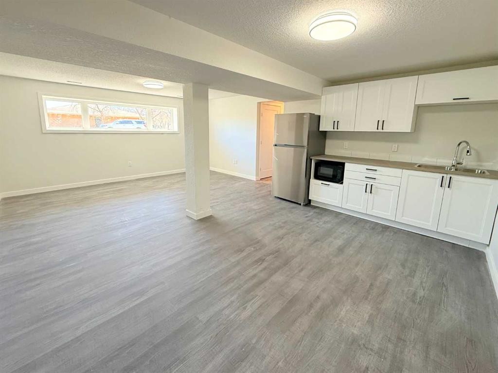 318 5 Avenue, Wainwright, AB - Indoor Photo Showing Kitchen