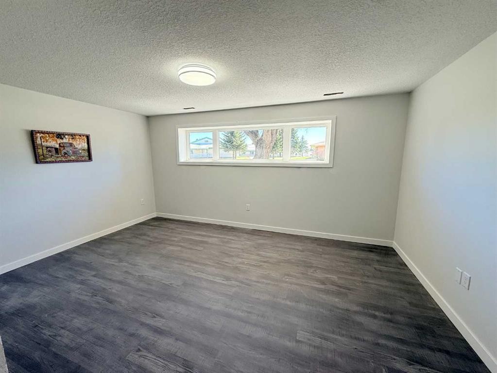 318 5 Avenue, Wainwright, AB - Indoor Photo Showing Other Room