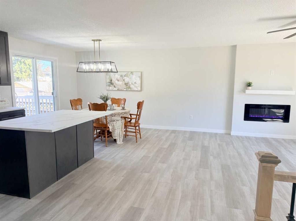 318 5 Avenue, Wainwright, AB - Indoor With Fireplace