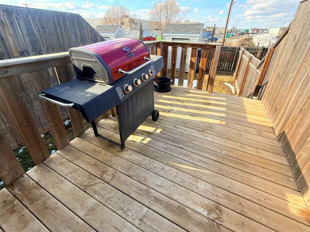 2820 12 Avenue, Wainwright, AB - Outdoor With Deck Patio Veranda