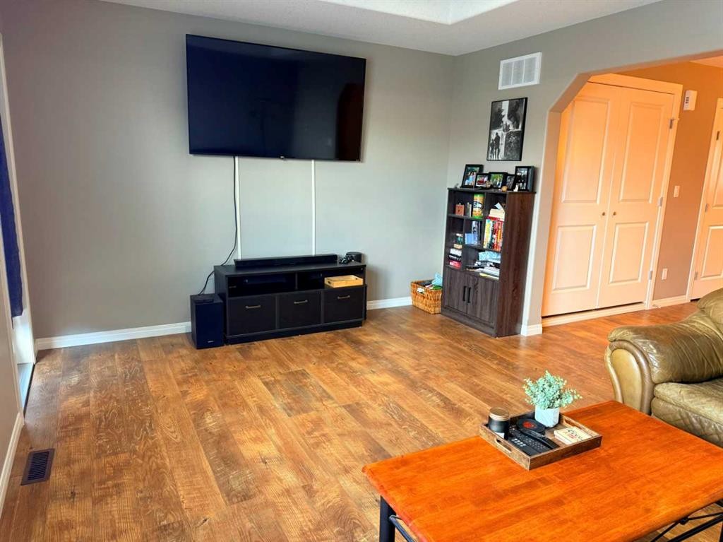 2820 12 Avenue, Wainwright, AB - Indoor Photo Showing Living Room