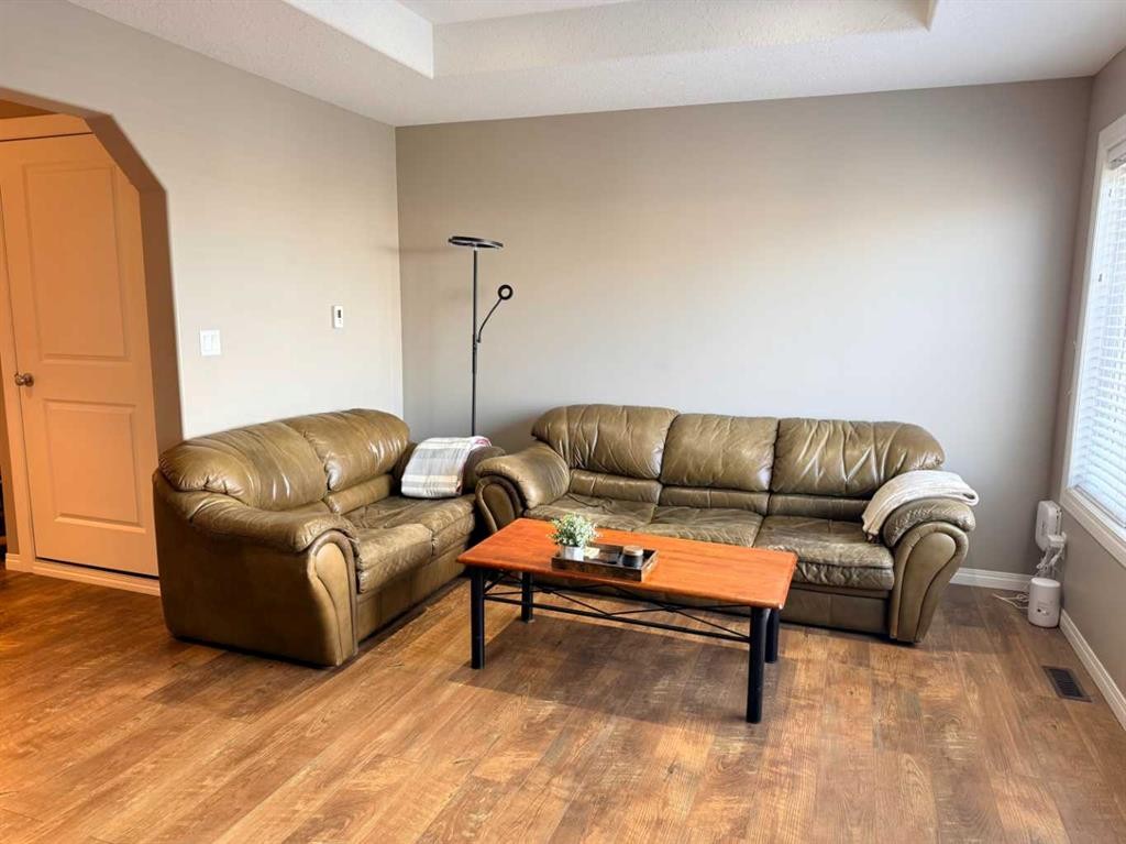 2820 12 Avenue, Wainwright, AB - Indoor Photo Showing Living Room