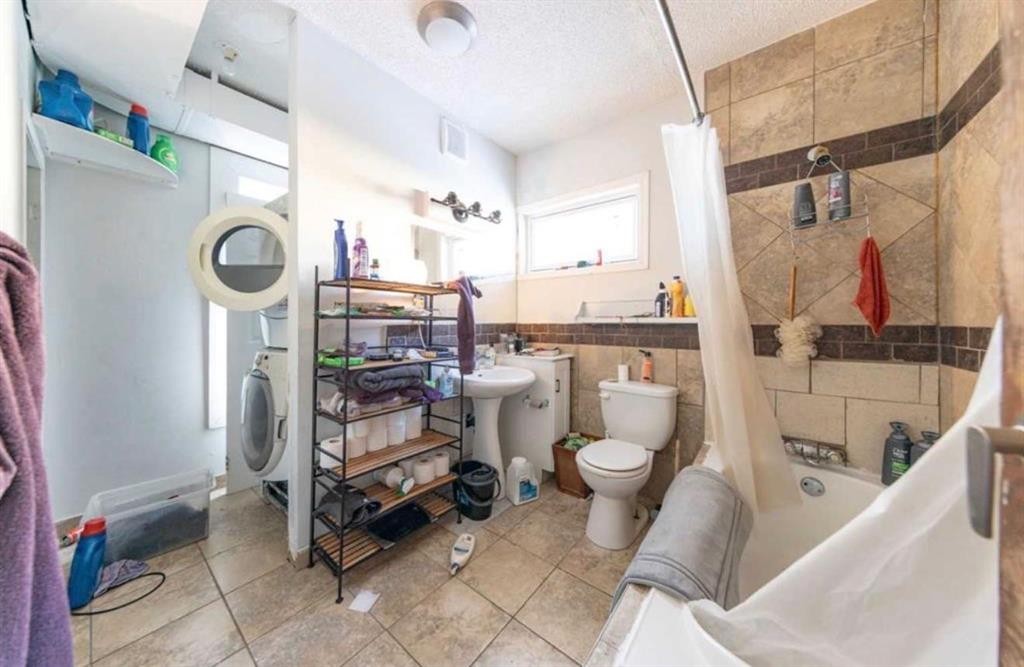5530 49 Street, Lloydminster, SK - Indoor Photo Showing Bathroom