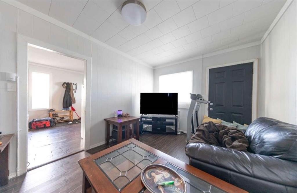 5530 49 Street, Lloydminster, SK - Indoor