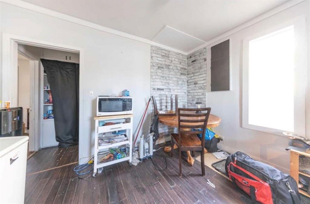5530 49 Street, Lloydminster, SK - Indoor