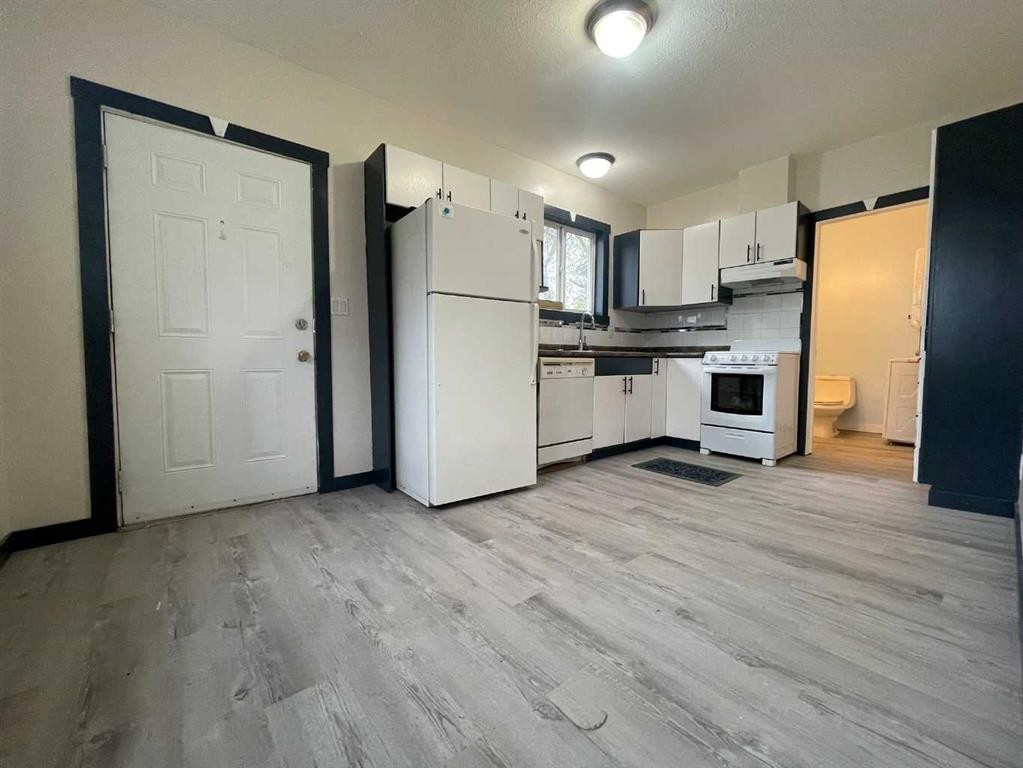 5009 54A Street, Lloydminster, AB - Indoor Photo Showing Kitchen