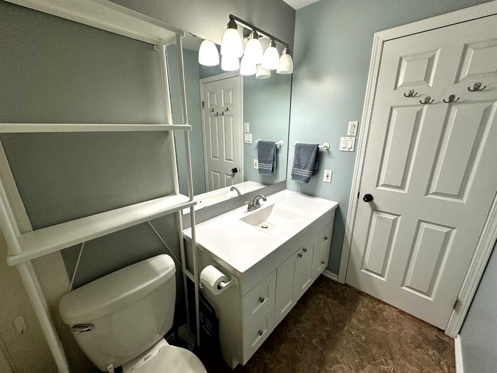 1634 5A Street, Wainwright, AB - Indoor Photo Showing Bathroom