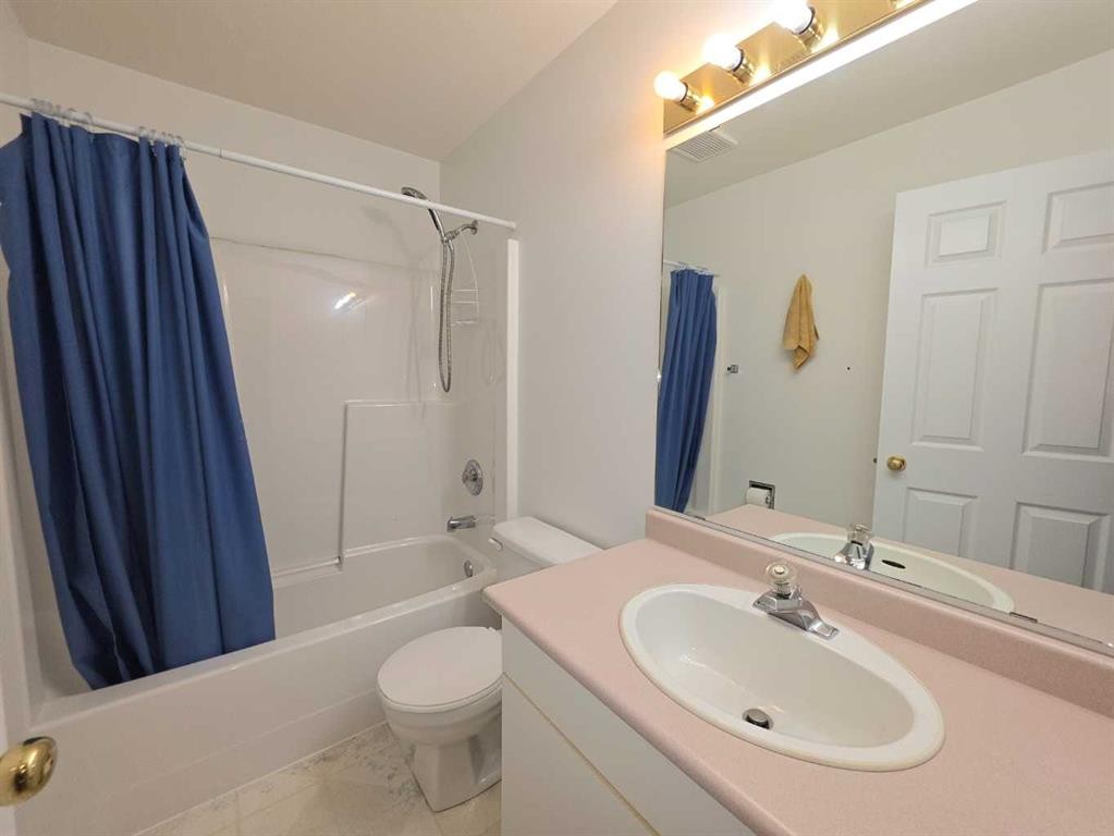 3404 61 Avenue, Lloydminster, AB - Indoor Photo Showing Bathroom