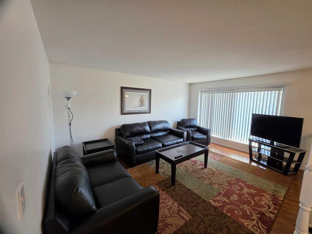 3404 61 Avenue, Lloydminster, AB - Indoor Photo Showing Living Room