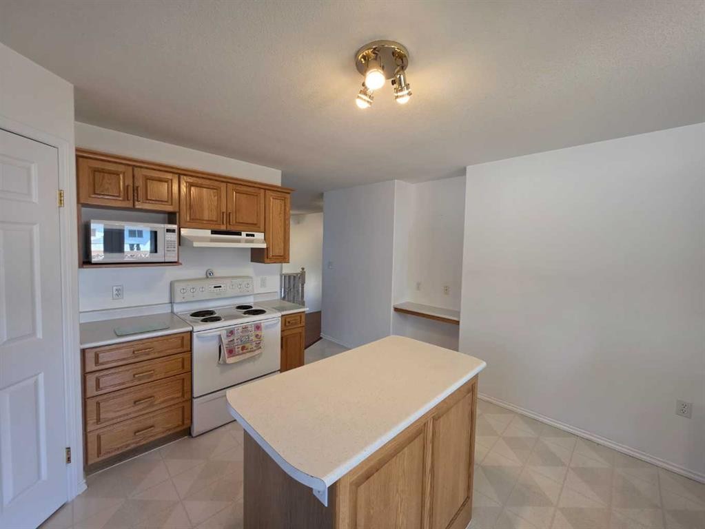3404 61 Avenue, Lloydminster, AB - Indoor Photo Showing Kitchen