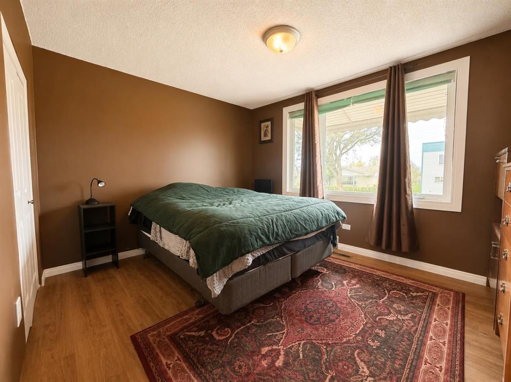 614 6 Avenue, Wainwright, AB - Indoor Photo Showing Bedroom