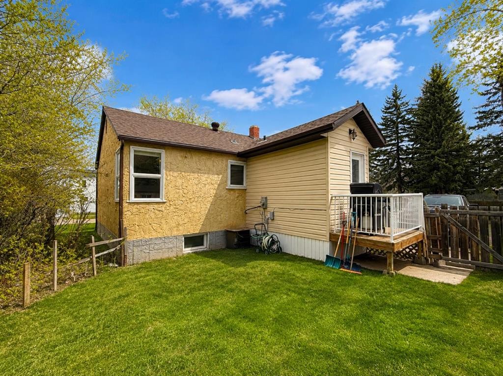 614 6 Avenue, Wainwright, AB - Outdoor With Deck Patio Veranda