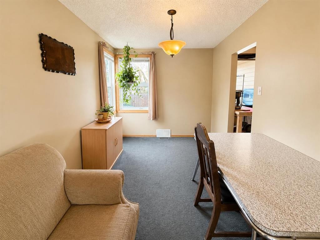 614 6 Avenue, Wainwright, AB - Indoor