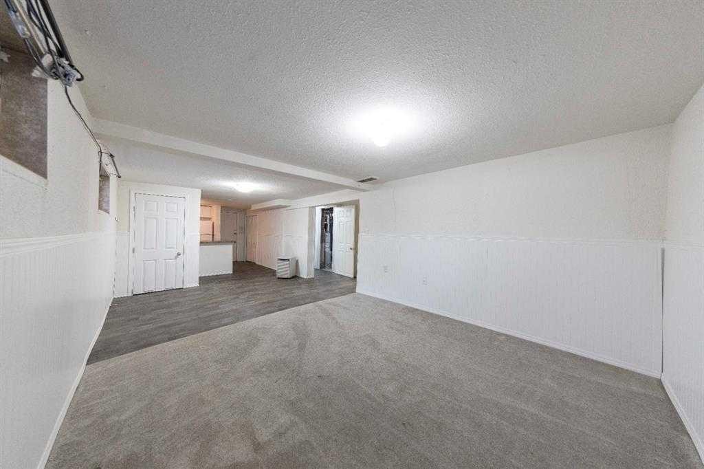 5223 50 Street, Lloydminster, AB - Indoor Photo Showing Other Room