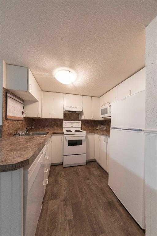 5223 50 Street, Lloydminster, AB - Indoor Photo Showing Kitchen