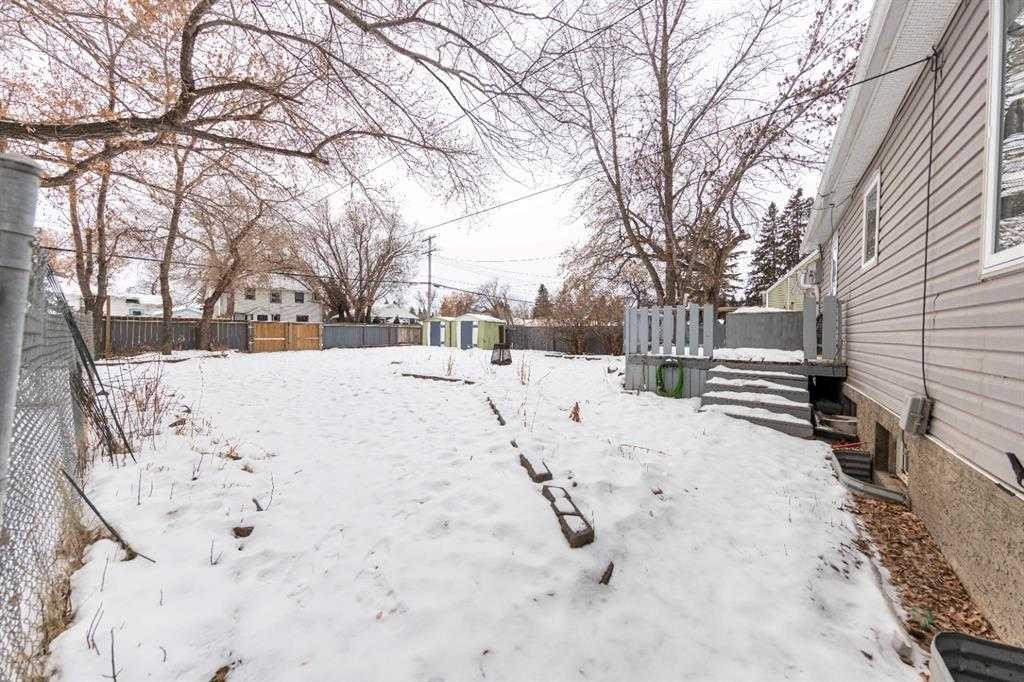 5223 50 Street, Lloydminster, AB - Outdoor