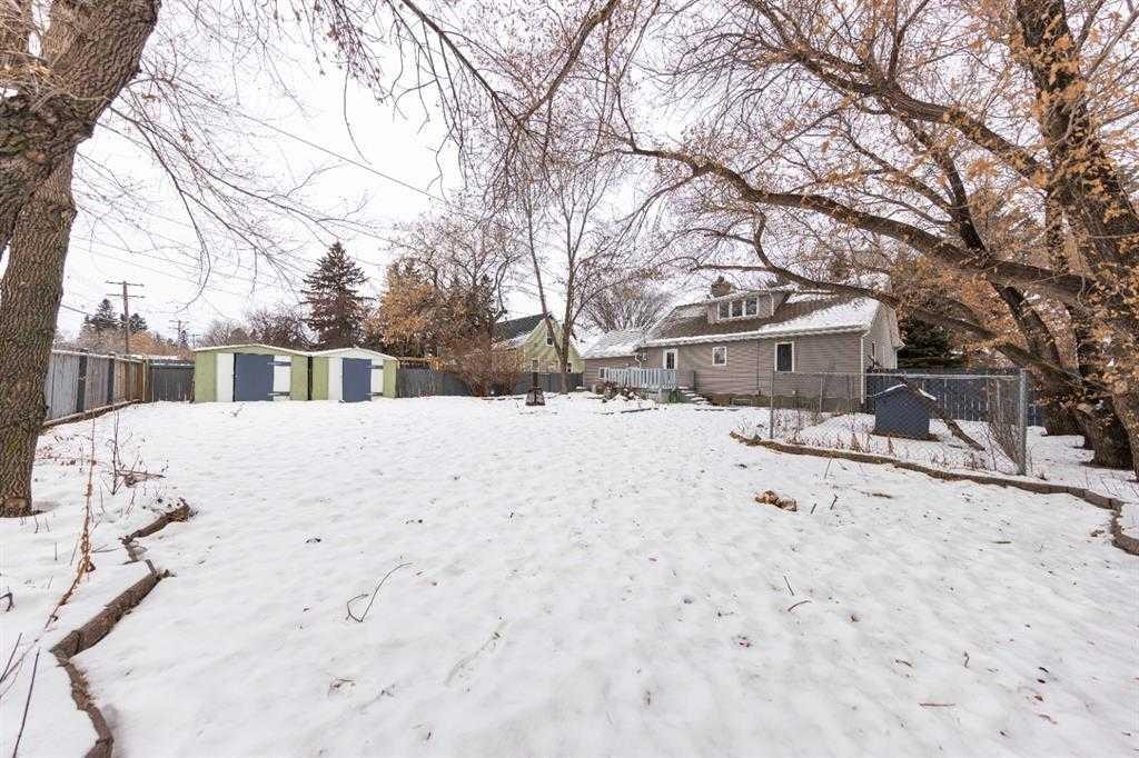 5223 50 Street, Lloydminster, AB - Outdoor