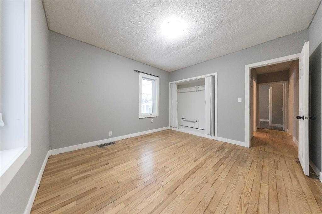 5223 50 Street, Lloydminster, AB - Indoor Photo Showing Other Room