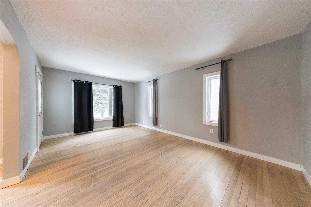5223 50 Street, Lloydminster, AB - Indoor Photo Showing Other Room