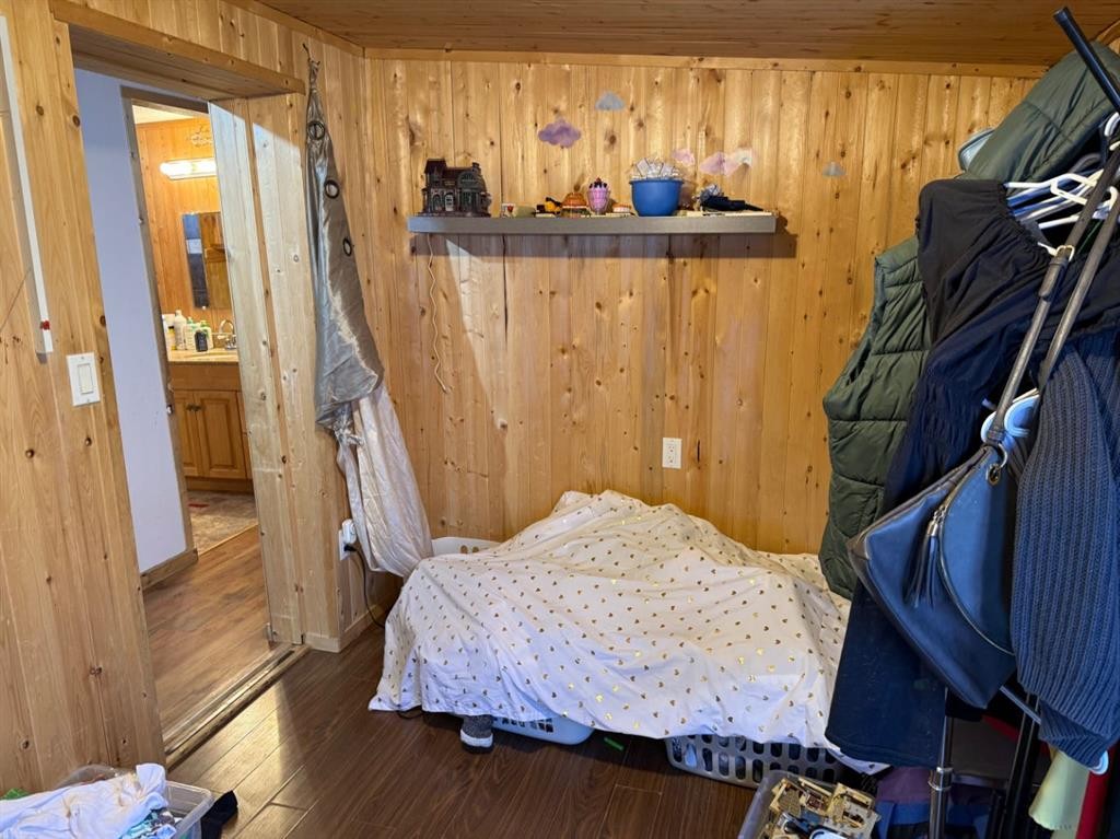 5202 56B Street, Lloydminster, AB - Indoor Photo Showing Bedroom