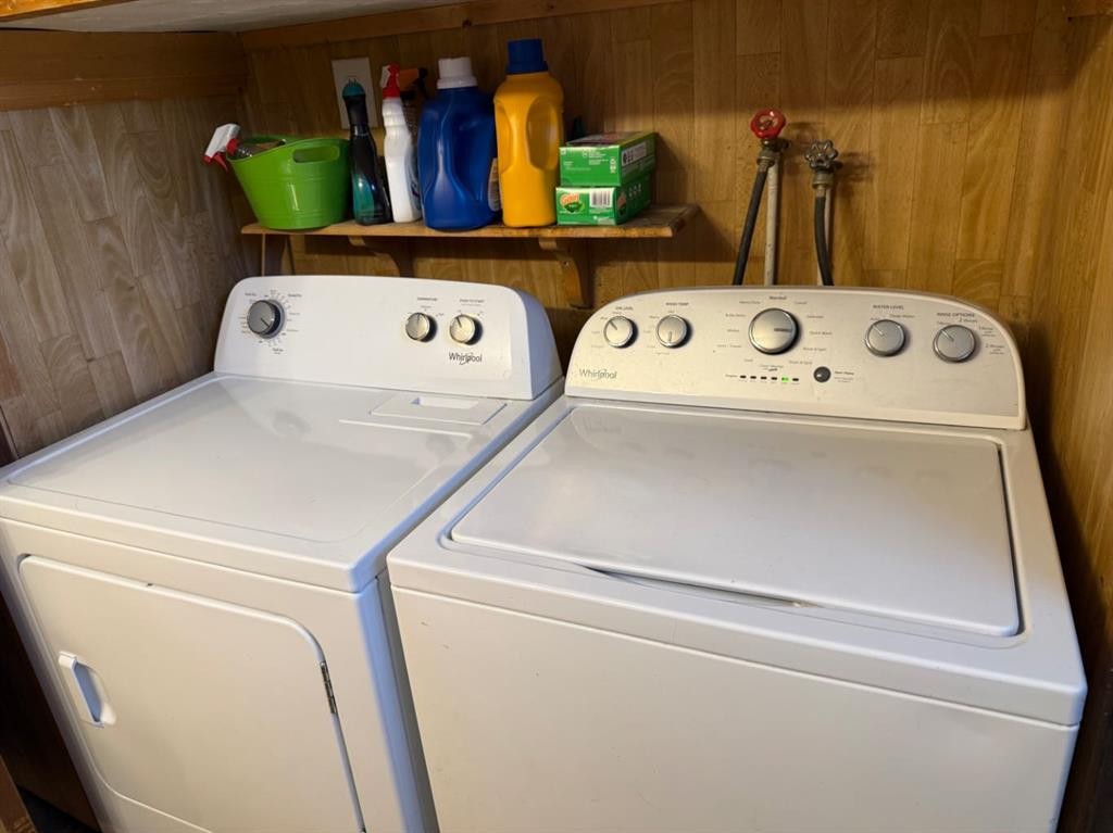 5202 56B Street, Lloydminster, AB - Indoor Photo Showing Laundry Room