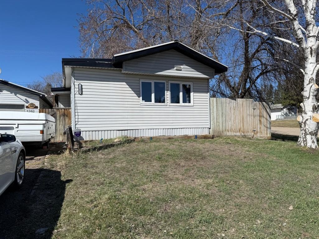 5202 56B Street, Lloydminster, AB - Outdoor