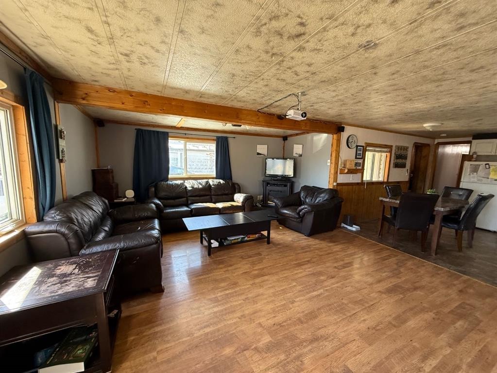 5202 56B Street, Lloydminster, AB - Indoor Photo Showing Living Room