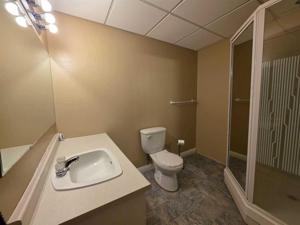 4105 67Th Avenue, Lloydminster, AB - Indoor Photo Showing Bathroom