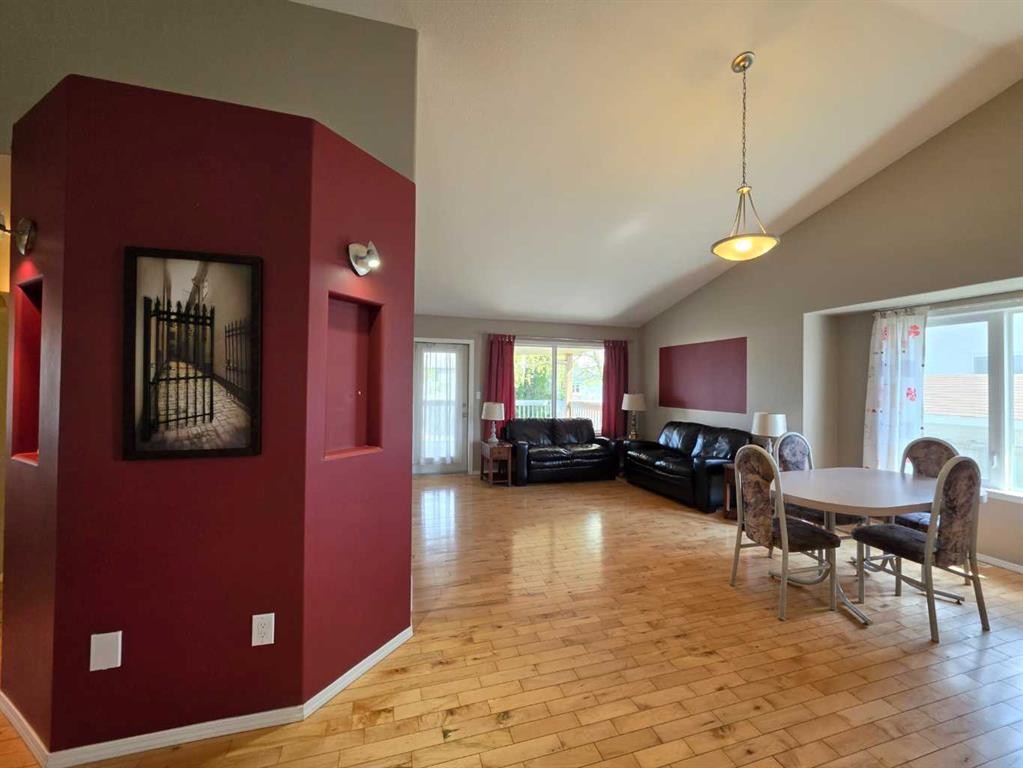4105 67Th Avenue, Lloydminster, AB - Indoor Photo Showing Dining Room