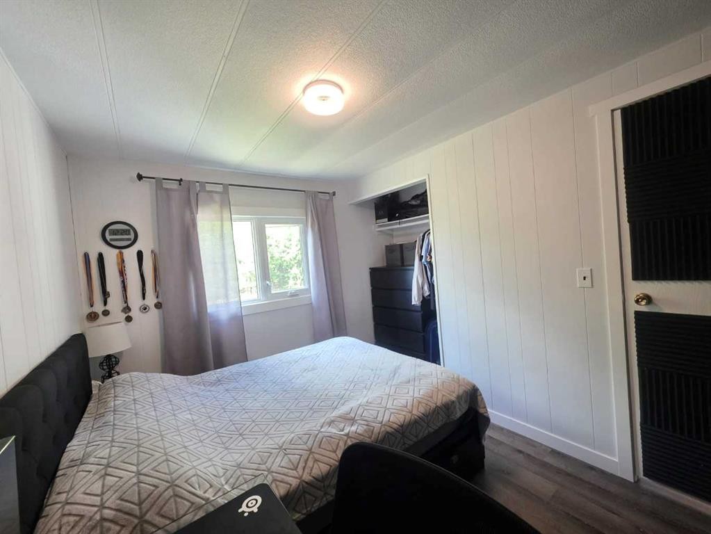 454004 Range Rd 65, Rural Wainwright No. 61, M.D. Of, AB - Indoor Photo Showing Bedroom