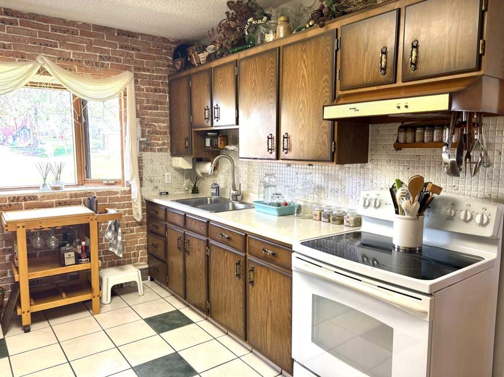 4811 52 Street, Innisfree, AB - Indoor Photo Showing Dining Room